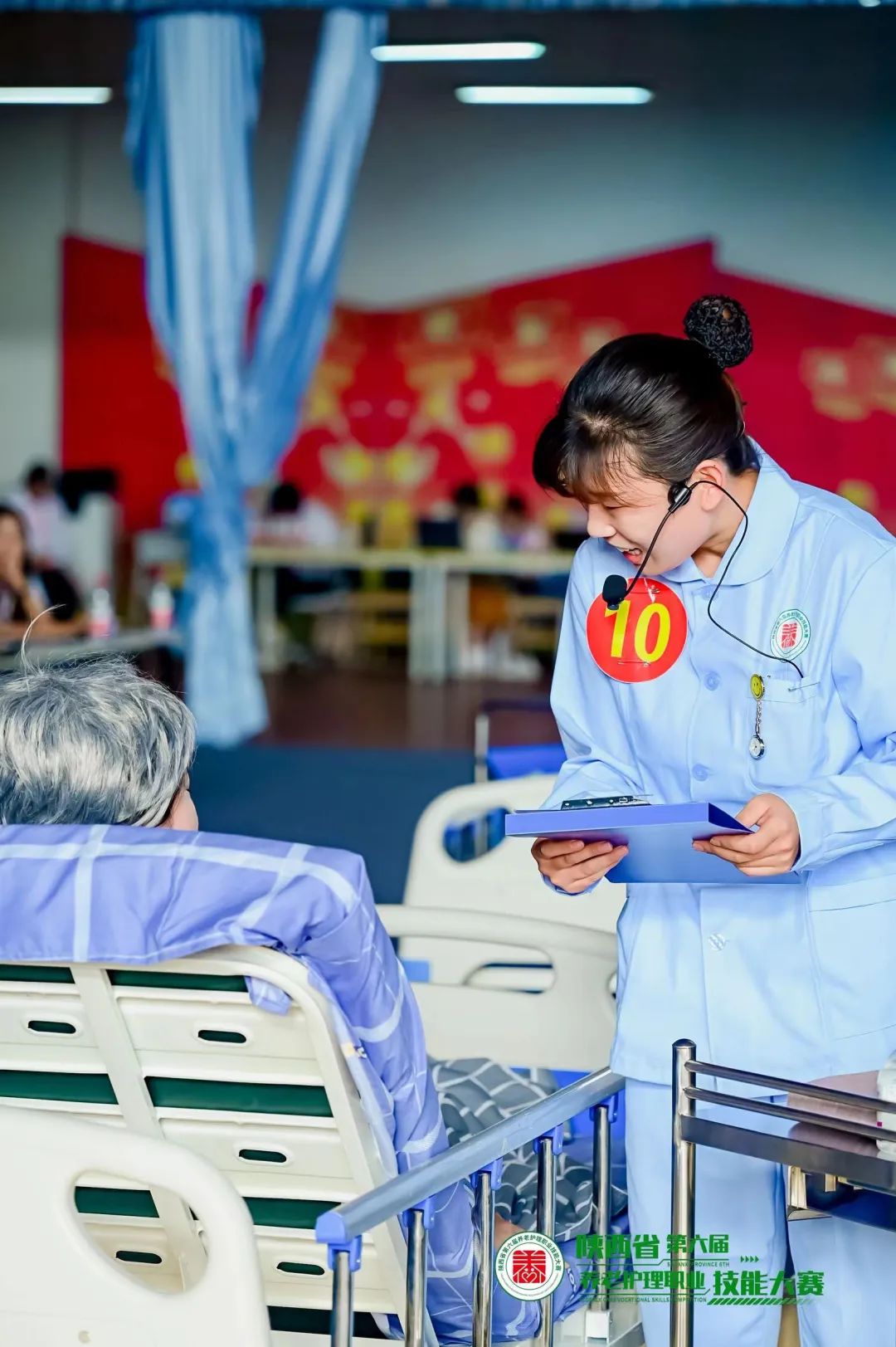 頤悅養(yǎng)老公司的李露露，你是好樣的！