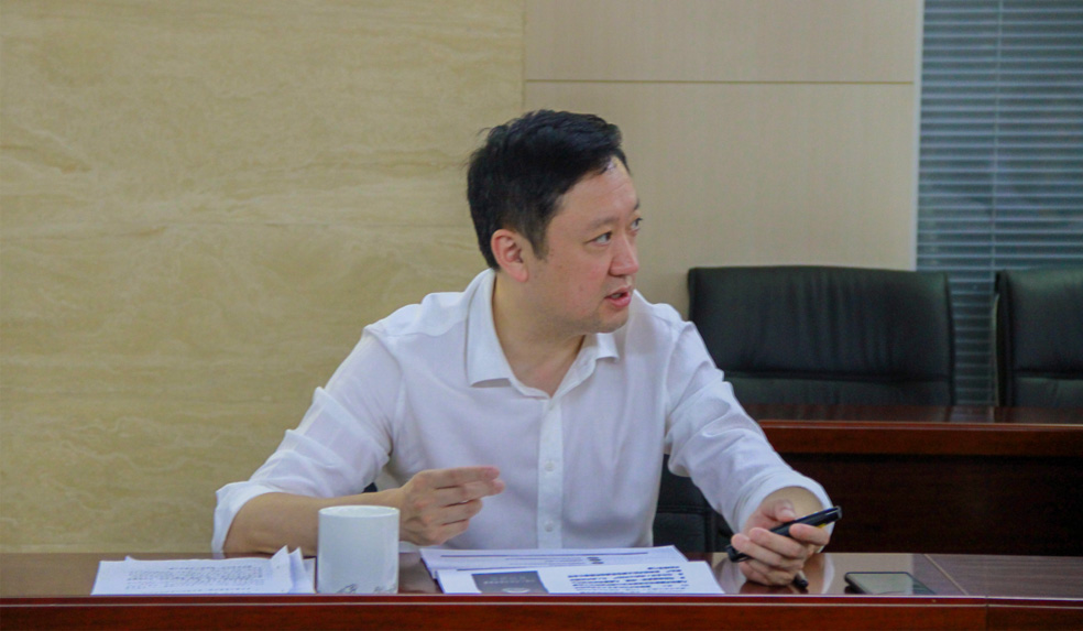 杜巖岫同志參加支部活動(dòng)，為黨員講授黨課