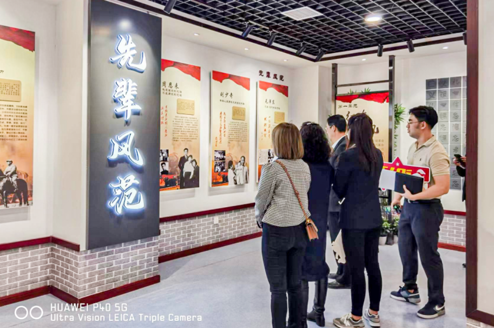 公司固定收益部黨支部、投行業(yè)務部黨支部、綜合事務部與金融（產(chǎn)業(yè)）基地保障黨支部開展聯(lián)合黨日活動