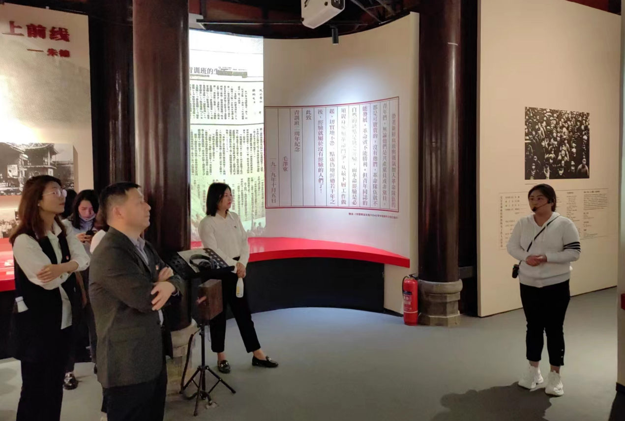 “重溫紅色歲月，弘揚革命精神” ——人力資源中心支部暨投資管理部黨支部主題聯(lián)合黨日活動